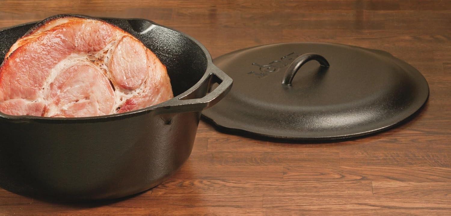 Lodge Cast Iron Dutch Oven lid detail